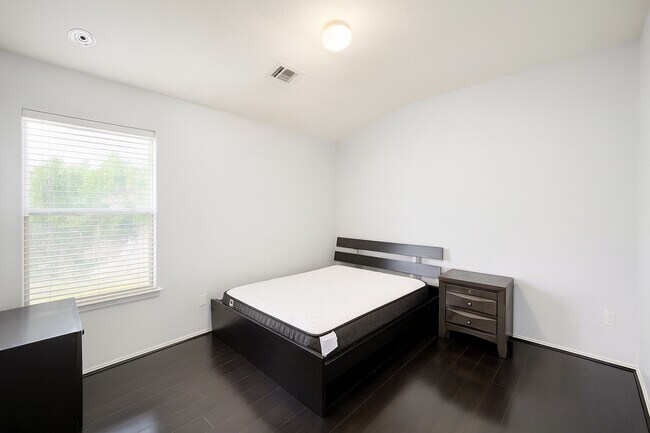 Building Photo - 18311 Olive Leaf Dr