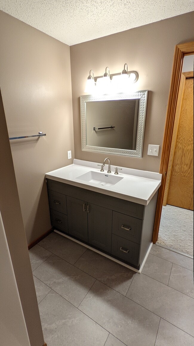 Building Photo - 1514 Suntree Dr