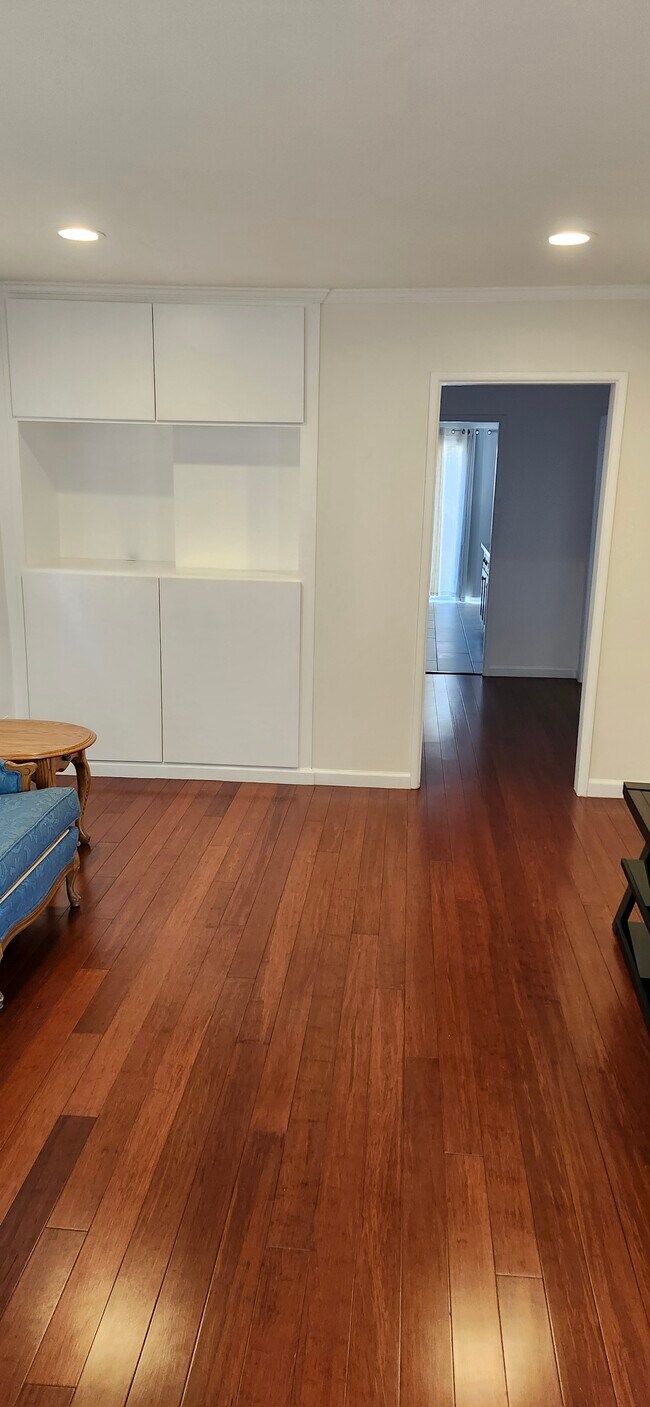 Building Photo - 826 Orange Grove Pl