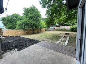 Building Photo - 1302 E Saint Johns Ave