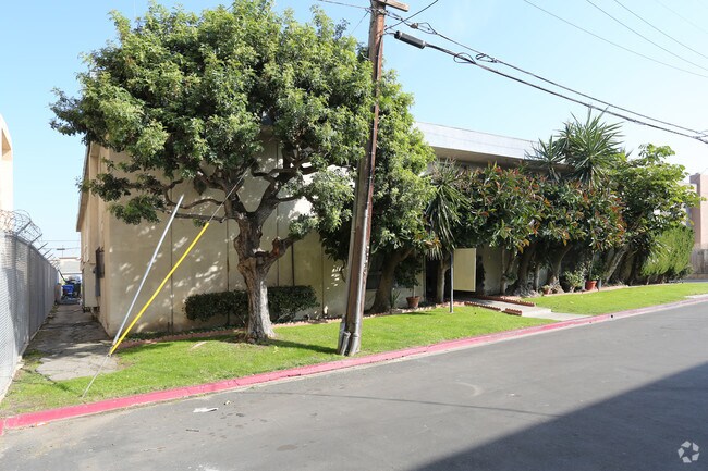 Building Photo - 3730 Dufresne Court
