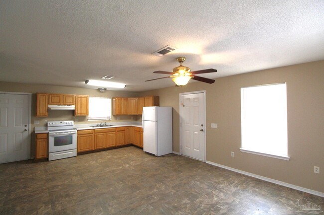 Building Photo - 8437 Cherry Ave