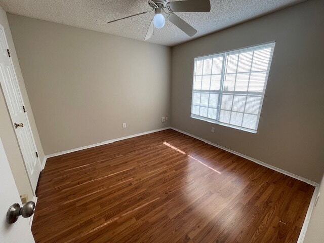 Building Photo - Updated 3BR/2BA Home with Fenced Backyard in Dunn Ave / Highlands Area