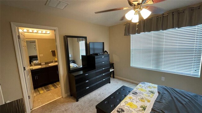 Building Photo - 6917 Holly Heath Dr