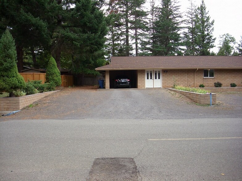 Building Photo - 326 W Stevenson St