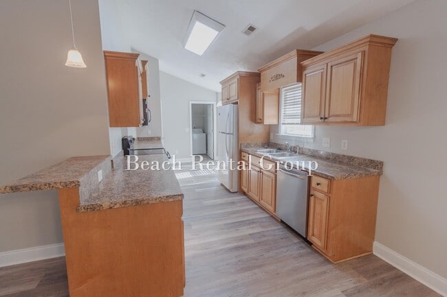 Building Photo - 204 Macarthur Dr