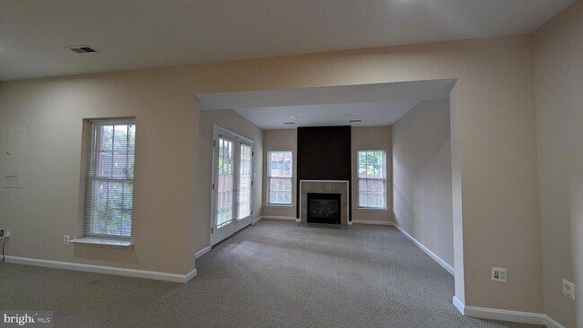 Building Photo - 42681 Rolling Rock Square
