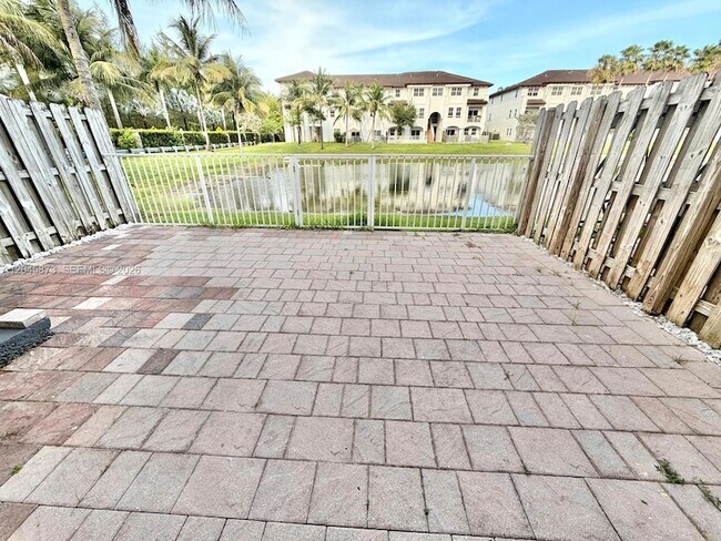 Building Photo - 8965 NW 98th Ave