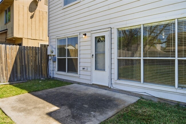 Building Photo - 2034 Greenwest Dr