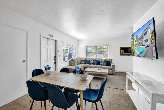 Building Photo - 335 Desoto St