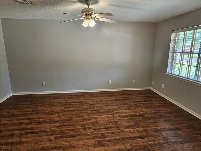 Building Photo - 2701 Henderson Ln