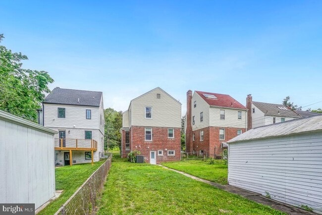 Building Photo - 2615 Otis St NE