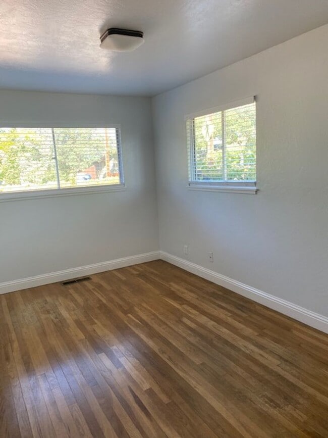 Building Photo - Spacious Home in West Redding!  Close to M...
