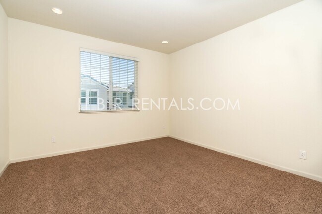 Building Photo - Spacious 4-Bedroom with Granite Finishes in Tracy – Your Dream Home Awaits!