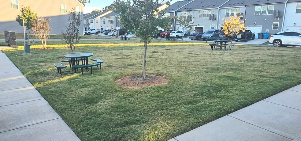 Building Photo - 1534 Cedar Tree Dr