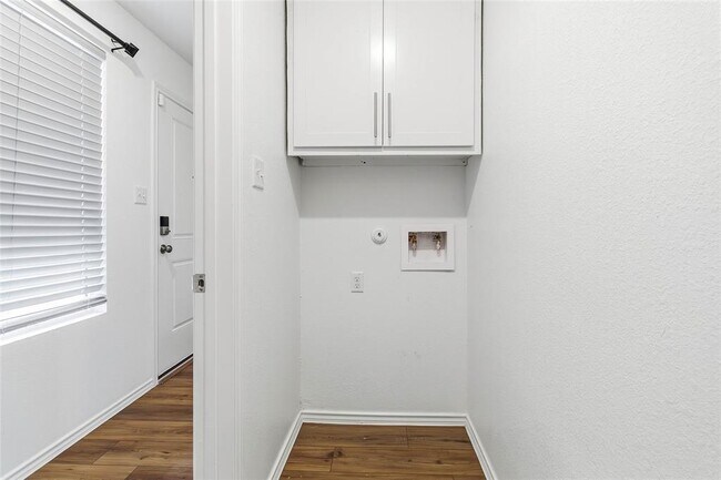 Building Photo - 162 Agate Clf Dr