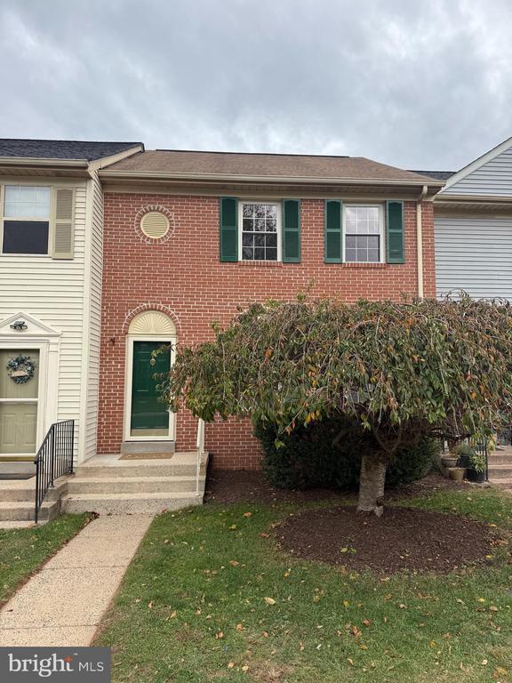 Building Photo - 8625 Point of Woods Dr