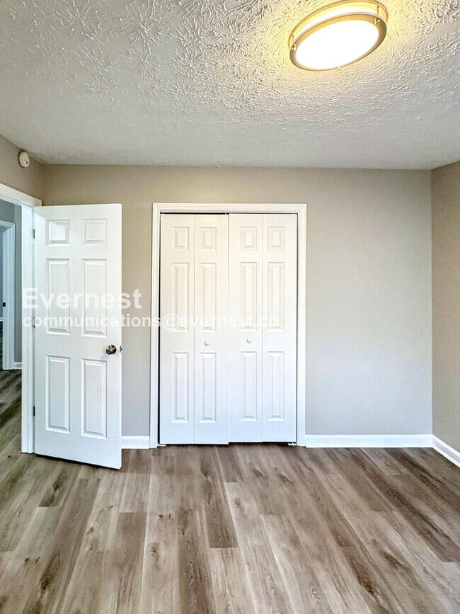 Building Photo - 55 Bramble Bush Trail