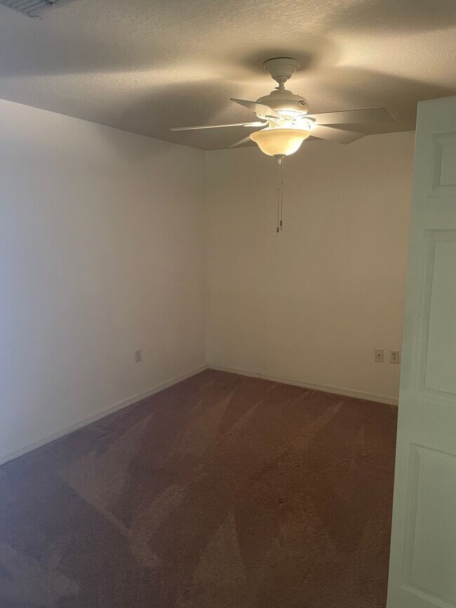 Building Photo - 2/2 Villa with a One-car garage in Dade City!