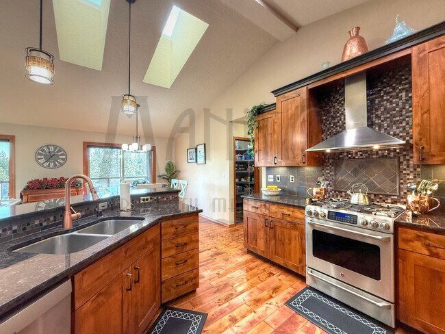 Building Photo - Stunning River Ridge Home With Spectacular Views