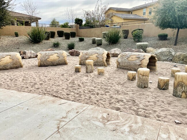 Building Photo - Gorgeous 3 Bed/2.5 Bath + Den Home In Chandler! Gated Community & Upgrades Throughout Home!