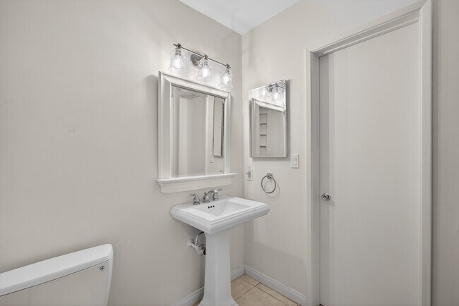 Building Photo - 237 Avenida Montalvo