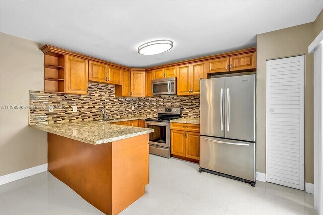 Building Photo - 9100 SW 22nd Ct