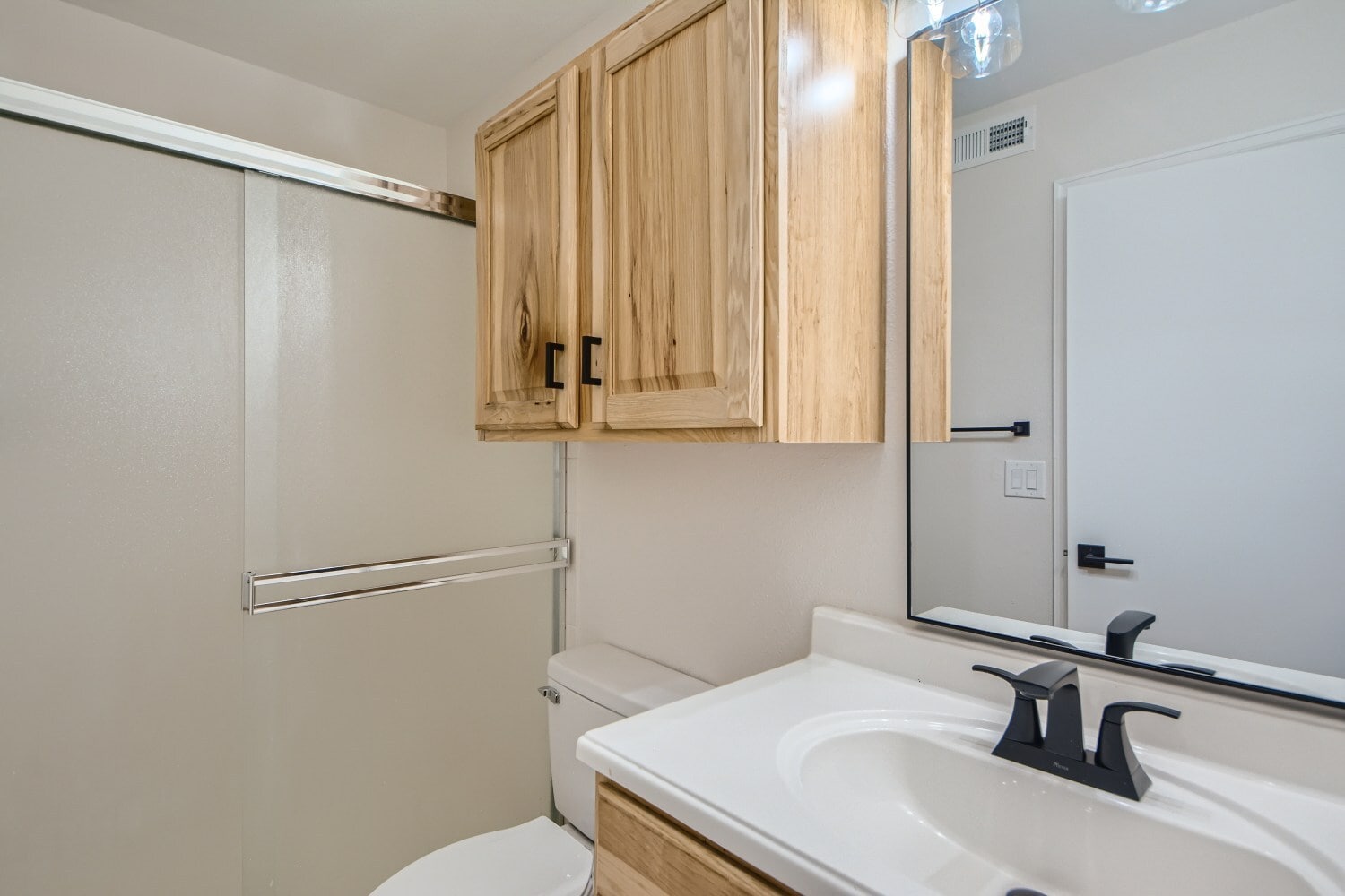 Second bathroom with walk-in shower - 697 Canyon Dr