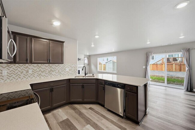Building Photo - Spacious Newer Lacey Home | 3-Bed Home with A/C, Gas Fireplace, Bonus Loft & Fully Fenced Backyard!