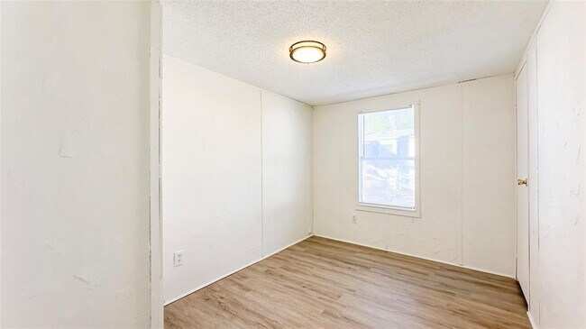 Building Photo - 1202 US-190