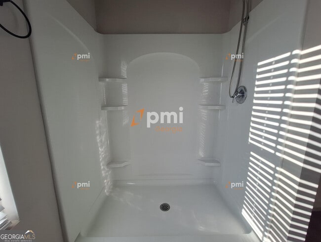 Building Photo - 731 Cole Dr