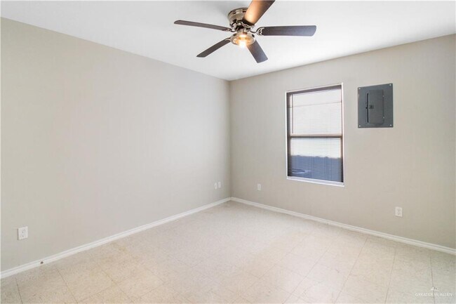 Building Photo - 2901 E de la Rosa Dr
