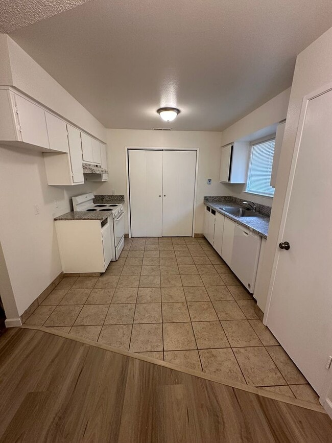 Building Photo - 371 Florinda St