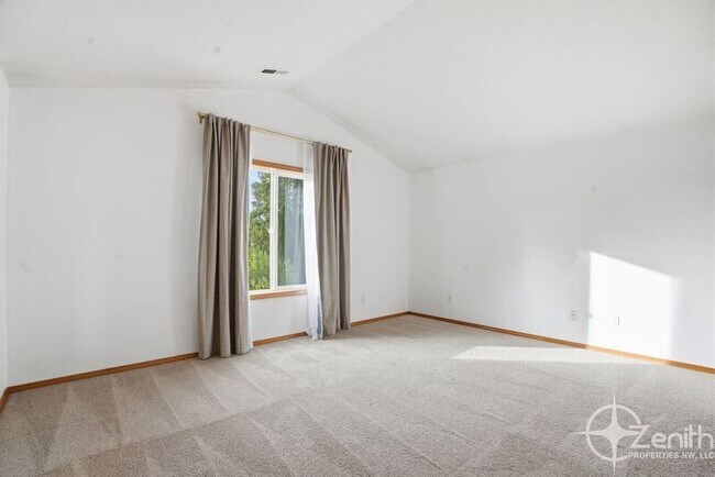 Building Photo - 10516 NE 113th Ave