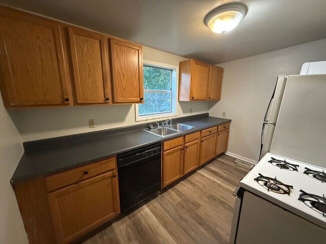 Building Photo - 329 Oldham Ave