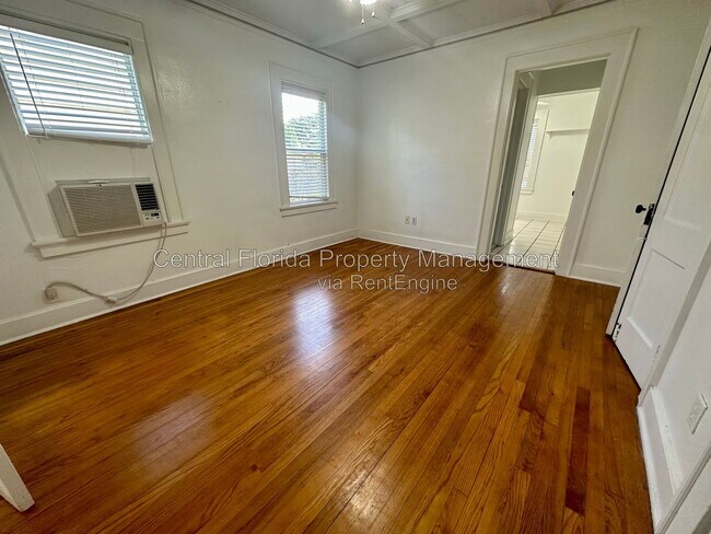 Building Photo - 617 N Hyer Ave