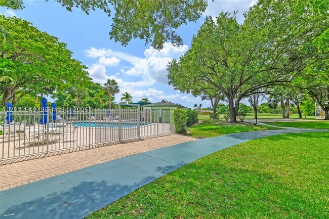 Building Photo - 9091 Lime Bay Blvd