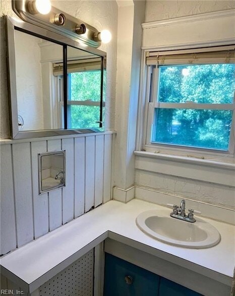 Building Photo - 614 Dune St