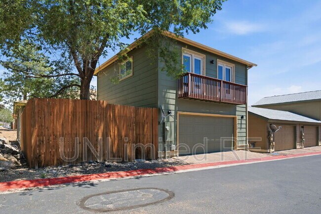 Building Photo - 1456 E Russ Way