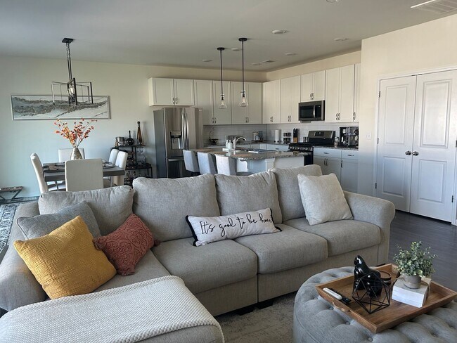 Building Photo - Beautiful 3/2.5 Home for Rent in Greenville!