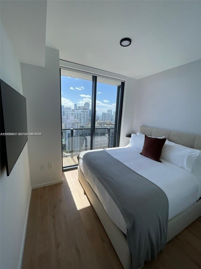 Building Photo - 398 NE 5th St