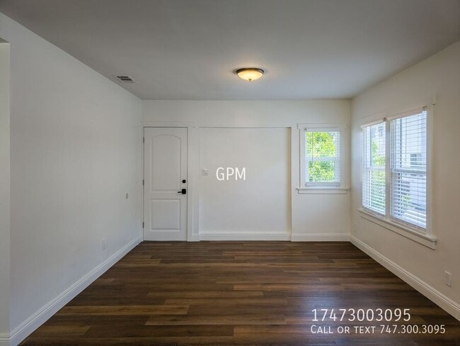 Building Photo - 338 S Benton Way