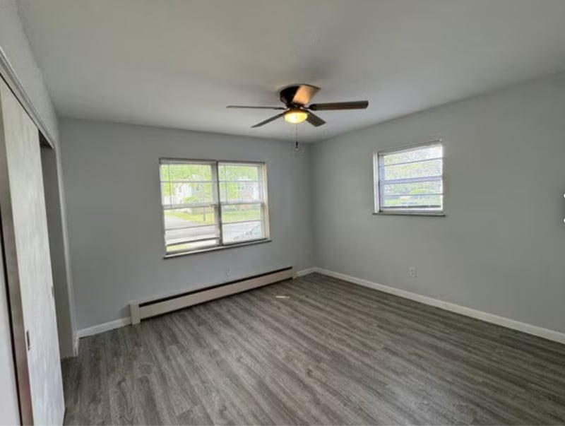 Building Photo - 2301 W Lawrence Ave