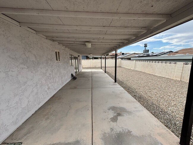 Building Photo - Beautiful 3Bed/2Bath Home located in South...