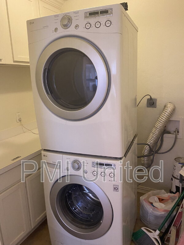 Building Photo - 510 Panhandle St