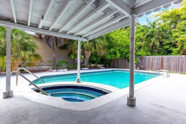 Building Photo - 2019 Fletcher St