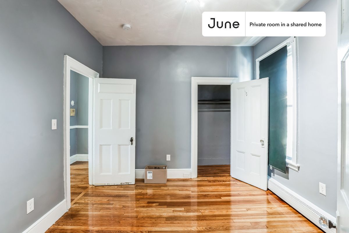 Building Photo - Room in Shared 4 bed/1.5 bath home