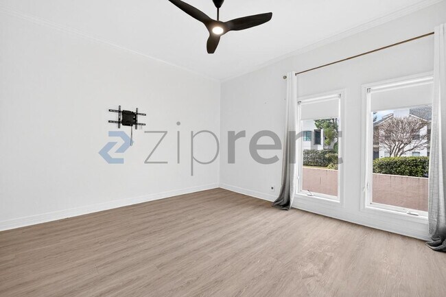 Building Photo - 4040 Avondale Ave