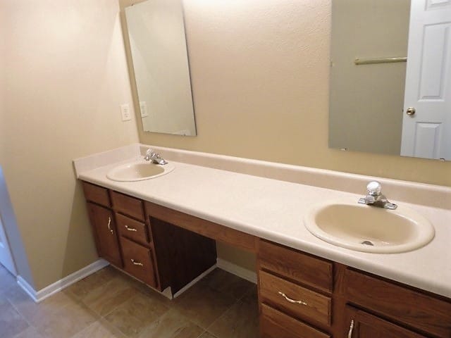 Building Photo - 13898 Meadow Lake Dr