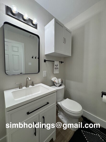 Building Photo - 206 La Salle Dr